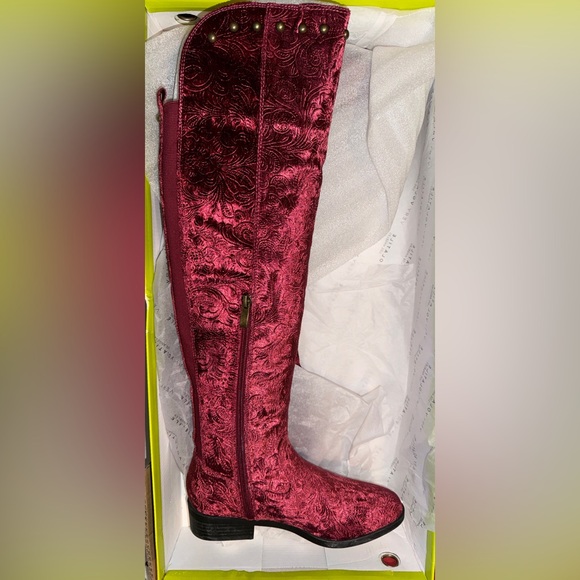 👢NIB! Burgundy Velvet Studded Knee High Boots - Picture 9 of 10